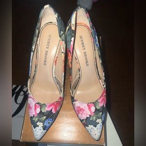 Audrey Brooke floral pump